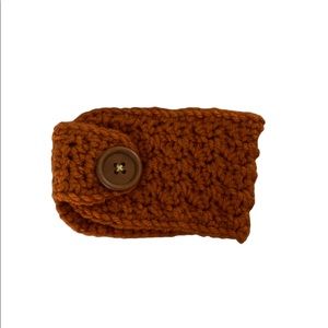 Knitted coffee cup sleeve with button